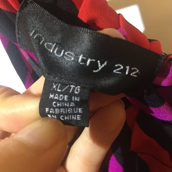 😊 3/$40.  $16 Industry multi coloured sleeveless top - XL - Picture 3 of 5